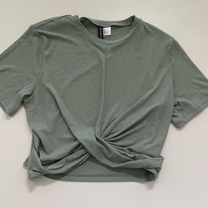 Short sleeved crop top